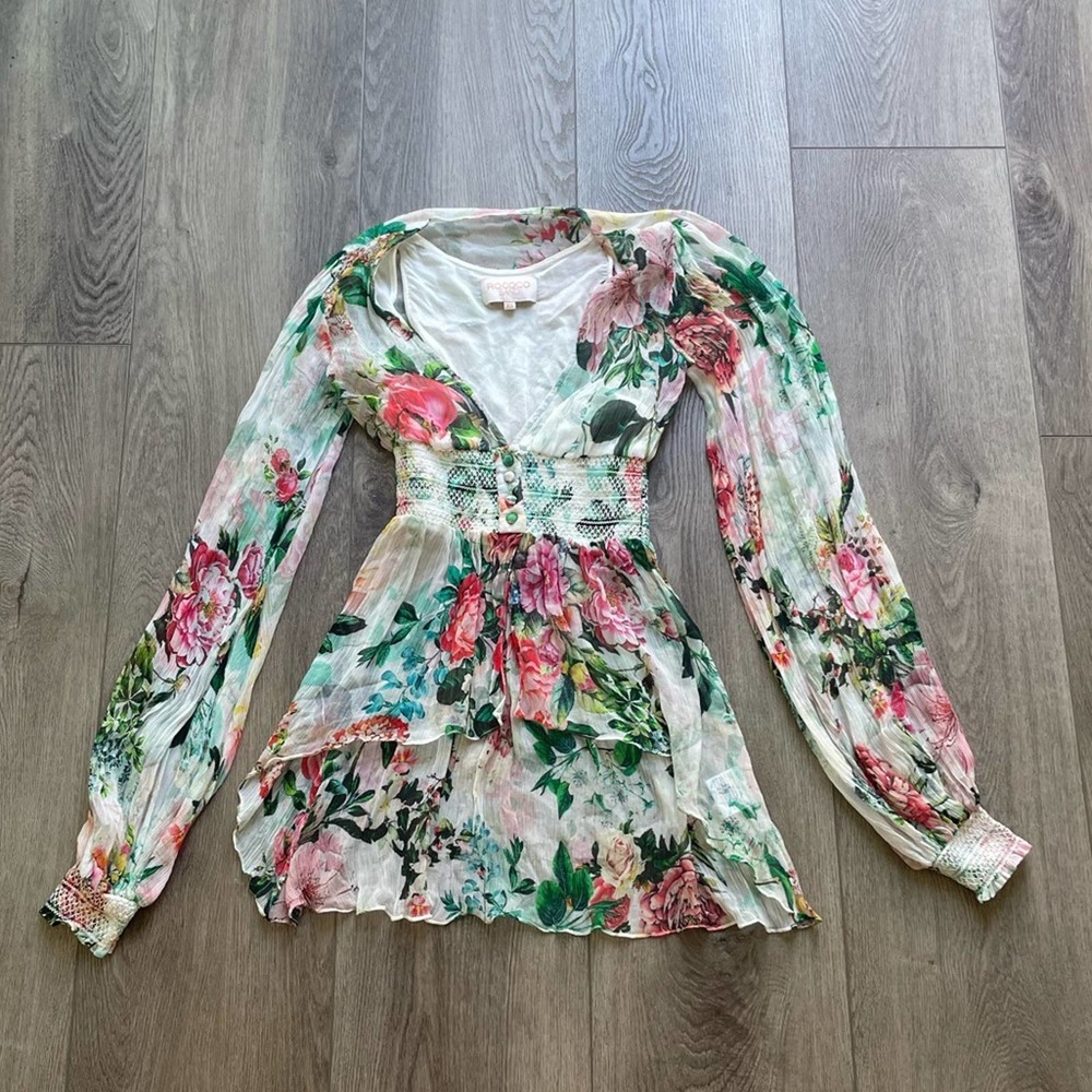 rococo sand floral deep v button smocked long sleeve high low blouse top size xs